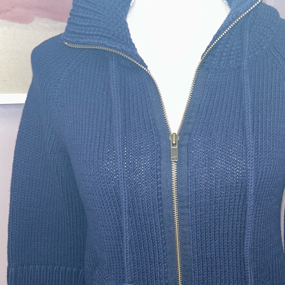 Gap Small 3/4 sleeve, navy sweater with a zipper and drawstring. - Picture 10 of 12
